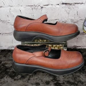 🌲50% OFF SALE🌲Dansko Leather Sz 40 Mary Jane, Brownish Red